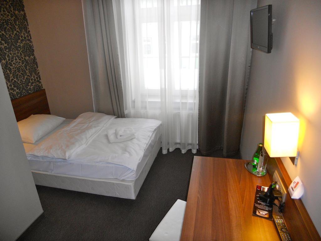 Hotel Srodmiejski Zielona Gora  Room photo